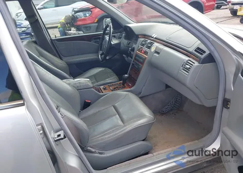 1999 Mercedes-Benz E 320 from USA, damaged, VIN WDBJF65H8XA729239